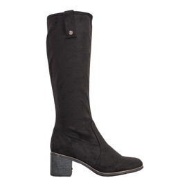 Filippo Bottes classiques sur un bar le noir