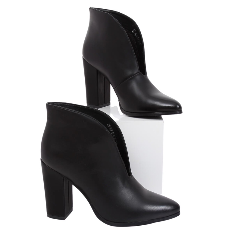 Bottes noires avec une découpe noire RB38P Noir le noir