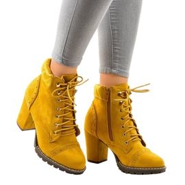 Bottines en daim jaune 995-31