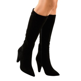 Boots femme en daim noir sur le poteau 8677