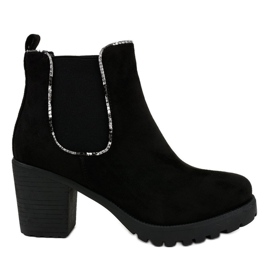 Bottes noires sur le poteau avec un élastique M10-7 le noir