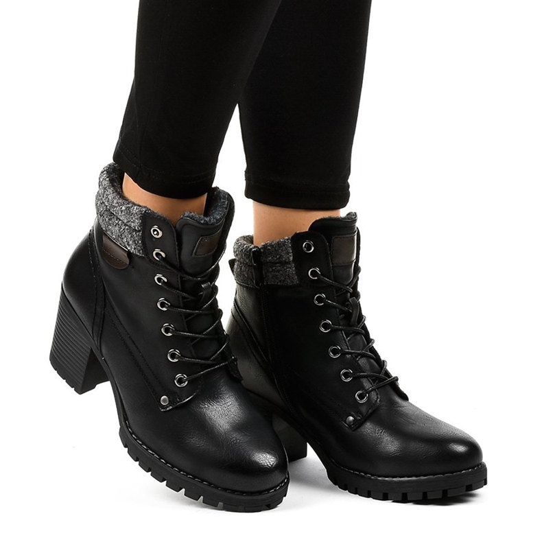 Bottes noires sur le poteau avec peau de mouton Z129 le noir Bottes noires sur le poteau avec peau de mouton Z129 le noir