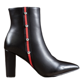 SHELOVET Bottes avec une ceinture décorative noir