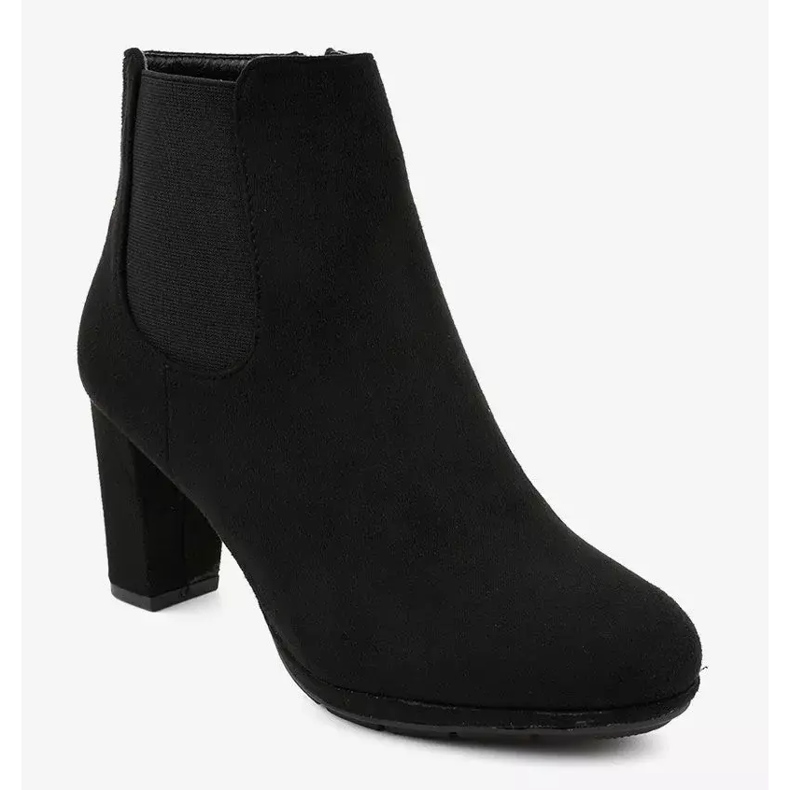 Bottines noires sur le poteau F156-2 le noir
