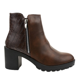 Bottines marron sur le poteau LL27 brun
