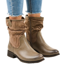 Bottes plates isolées marron 3431 brun