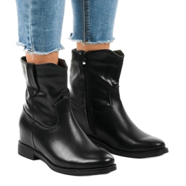 Bottes de cowboy isolées noires G-7607