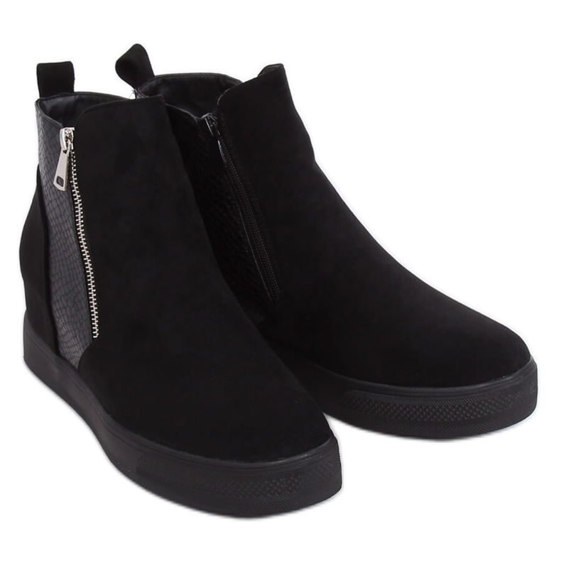 Noir RQ235 Bottes noires sur un coin caché le noir