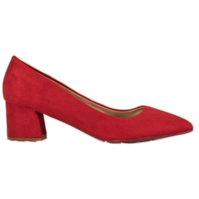 Fama Pompes sur un pilier rouge Fama Pompes sur un pilier rouge