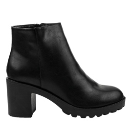 Bottines noires sur le poteau LL21 le noir