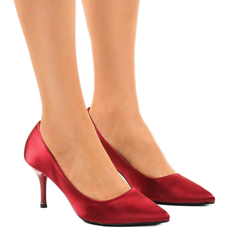 Escarpins bas rouges sur un talon 1756-255