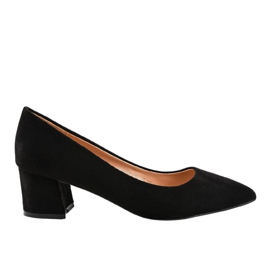 Escarpins en daim noir sur le poteau FM1089