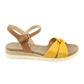 Sandales en cuir beige / citron Caprice brun jaune