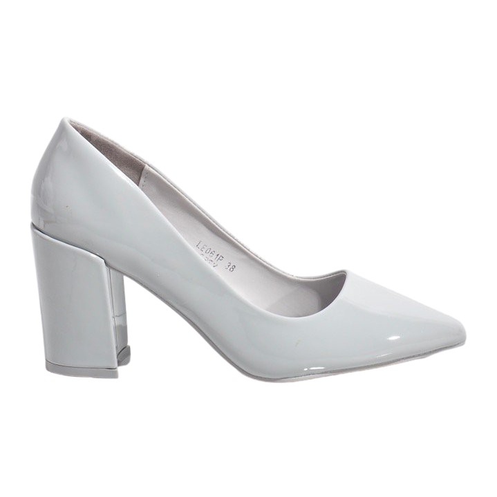 Pompes grises sur le poteau LE061P