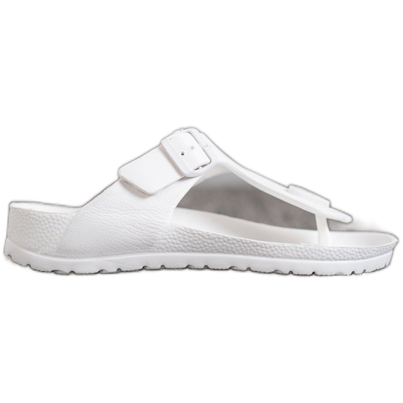 SHELOVET Des tongs blanches SHELOVET Des tongs blanches