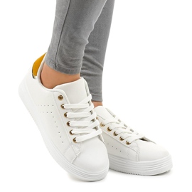 Baskets blanches classiques sur la plateforme BK-52