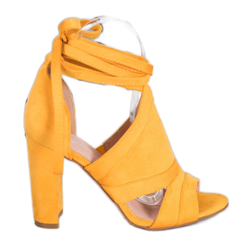 Seastar Sandales attachées sur un poteau jaune