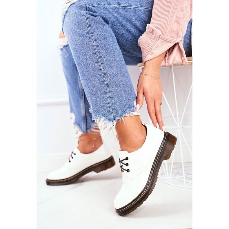 SEA Chaussures femme laquées blanches NC991