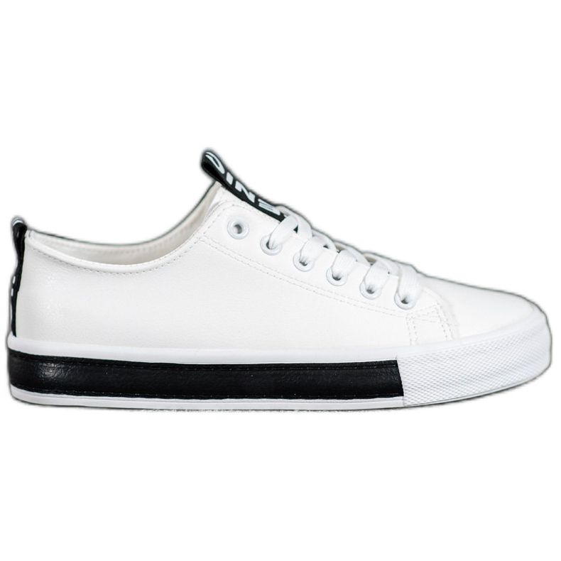 Bestelle Belles baskets de sport blanche le noir