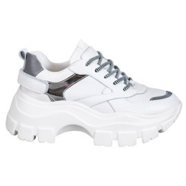 Weide Baskets blanches sur la plate-forme