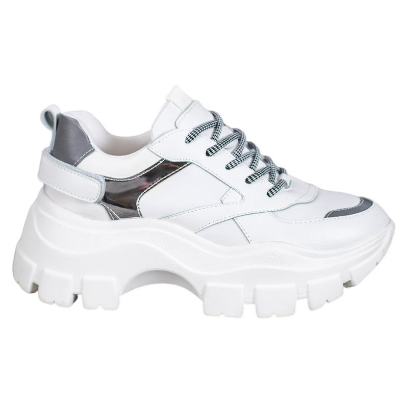 Weide Baskets blanches sur la plate-forme