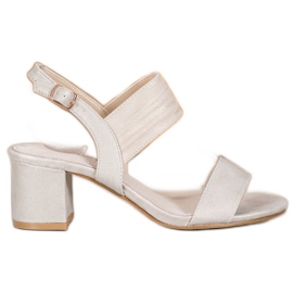 Goodin Sandales décontractées sur un bar beige doré