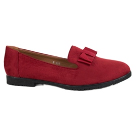 Miss Laura Seigneurs avec un arc rouge