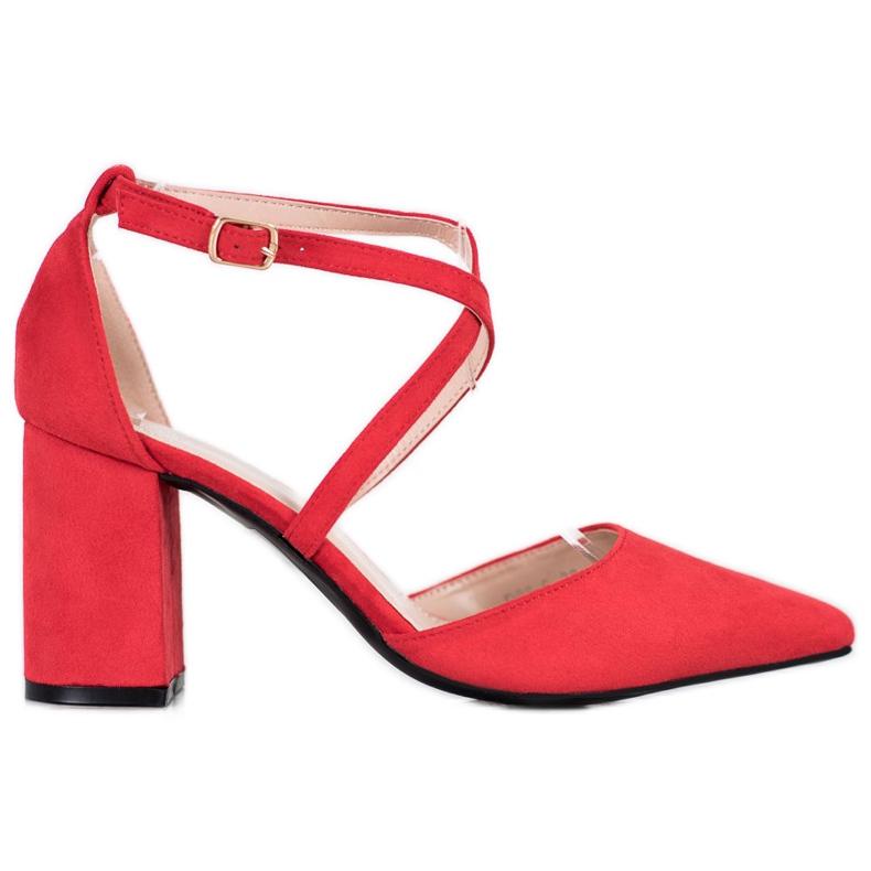 Diamantique Pompes sur un pilier rouge