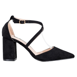 Diamantique Pompes sur un pilier noir