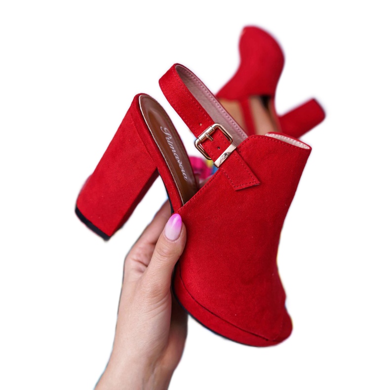 BUGO Sandales Pour Femmes Sur Un Talon Haut Avec Des Bouts Ouverts Rouge Montree