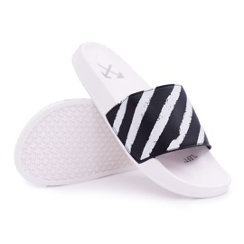 Pantoufles blanches Aynna pour femmes le noir