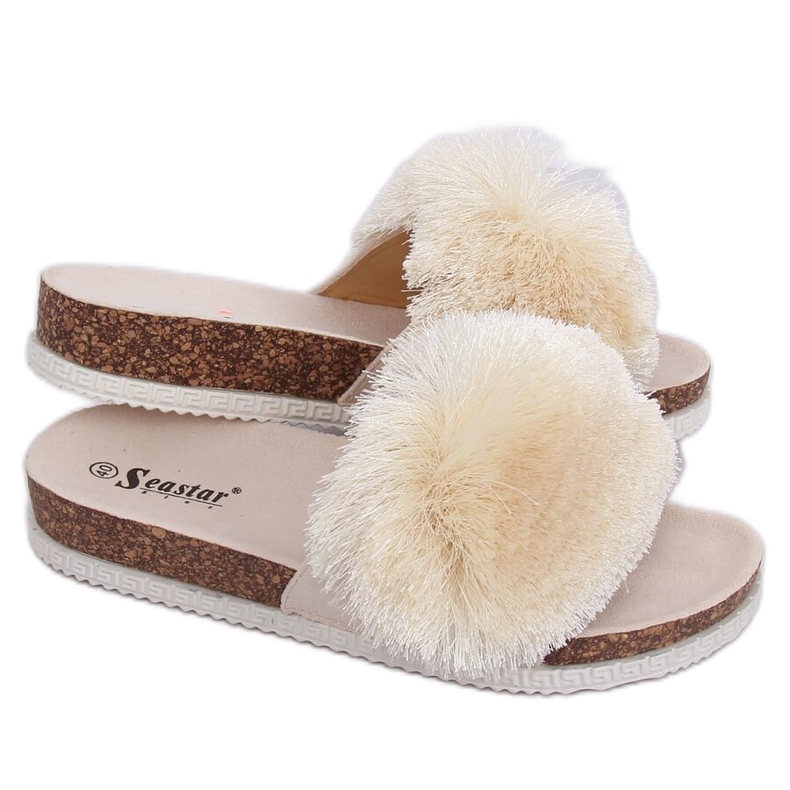 Chaussons beiges à pompon BG57P Beige Chaussons beiges à pompon BG57P Beige