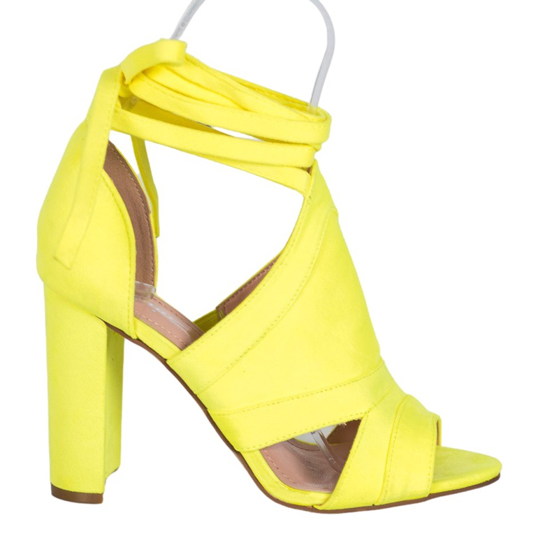 Seastar Sandales attachées sur un poteau jaune