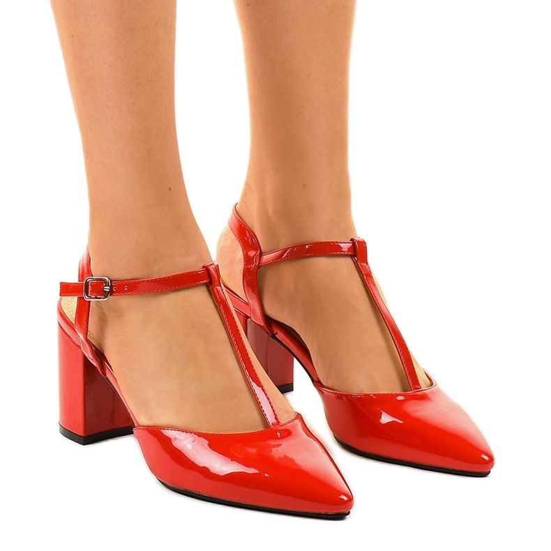 Pompes rouges sur le poteau D85-17