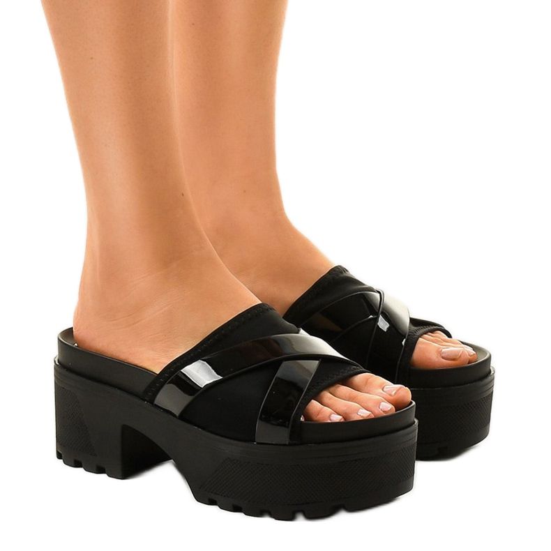 Talons hauts noirs M806 le noir