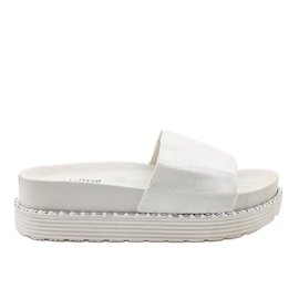 Chaussons blancs sur semelle épaisse, daim brocart TL3808