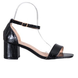 SHELOVET Sandales décontractées sur un bar noir