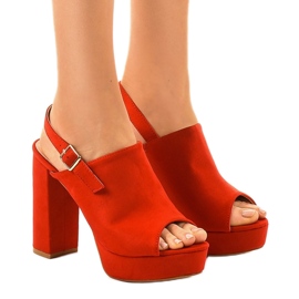 Sandales à talons rouges avec une tige 9R05