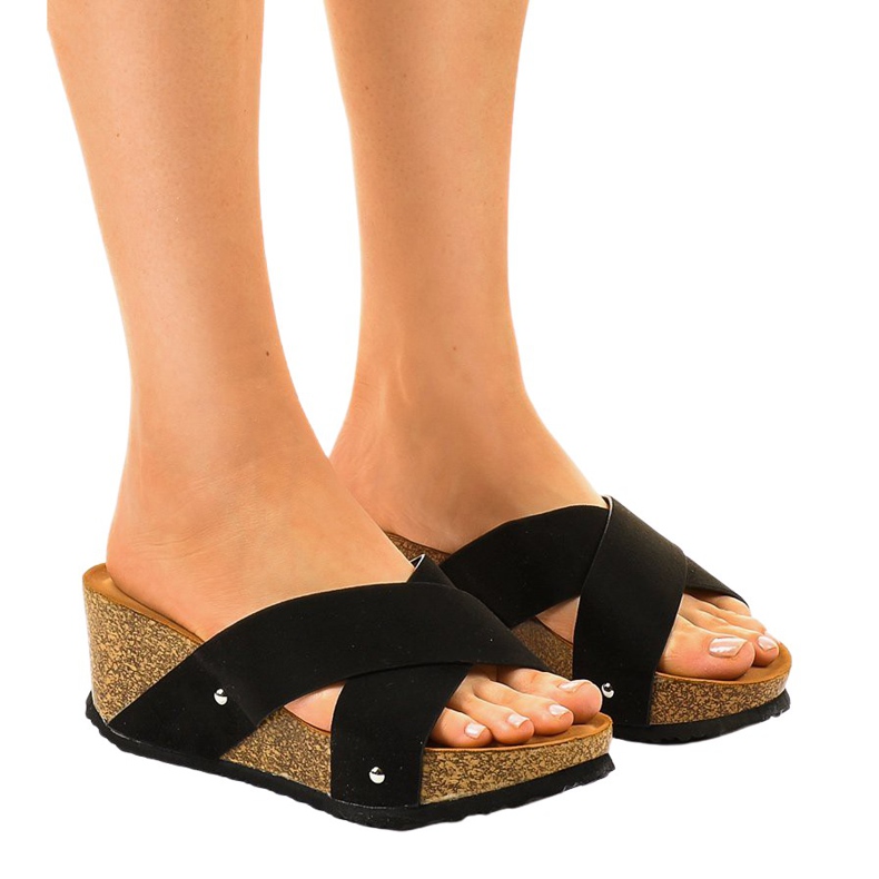 Chaussons GU53 noirs sur le coin le noir
