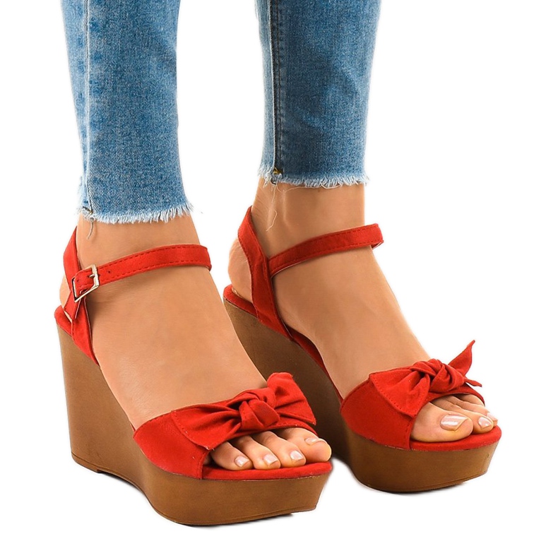 Sandales compensées en daim rouge HY8542