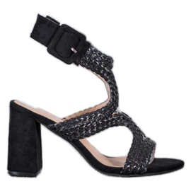 SHELOVET Sandales tressées sur un bar noir