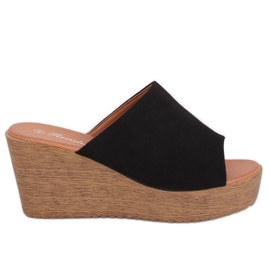 Chaussons noirs sur le coin noir 10-236 Noir