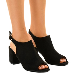 Sandales noires à talons hauts avec une tige Z029 le noir