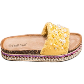 Small Swan Pantoufles Sur La Plateforme Avec Des Perles jaune Small Swan Pantoufles Sur La Plateforme Avec Des Perles jaune