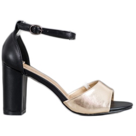 Small Swan Sandales classiques sur un bar noir jaune