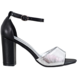 Small Swan Sandales classiques sur un bar noir gris