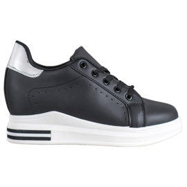 SHELOVET Chaussures de sport sur un coin noir