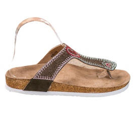 Bona Tongs sur la plate-forme brun