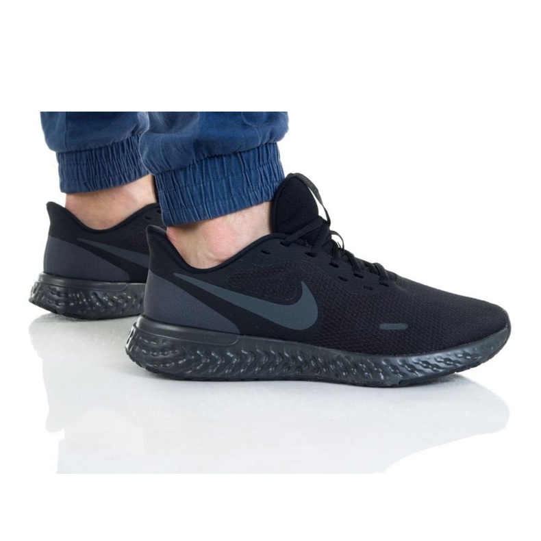Chaussure Nike Revolution 5 4EU M BQ6714-004 le noir Chaussure Nike Revolution 5 4EU M BQ6714-004 le noir