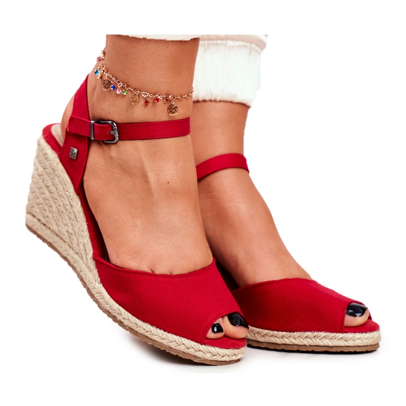 Sandales pour femmes sur un coin tressé Big Star Red DD274A213 rouge